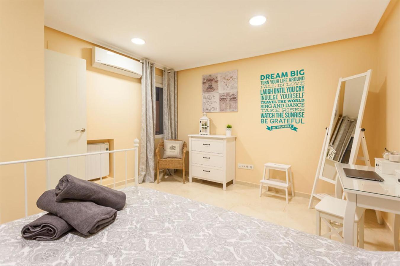 Boutique Apartments In The Heart Of Мадрид Номер фото