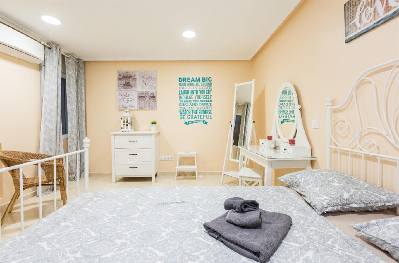 Boutique Apartments In The Heart Of Мадрид Номер фото